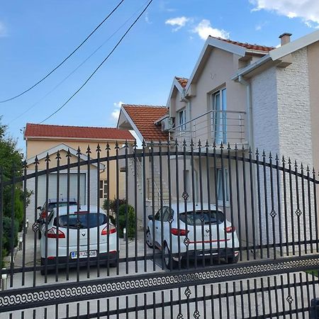 Apartman Tolosi 2 بودغوريتْسا المظهر الخارجي الصورة