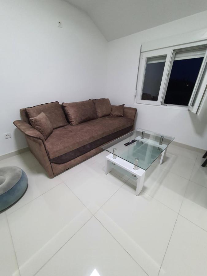 Apartman Tolosi 2 بودغوريتْسا المظهر الخارجي الصورة