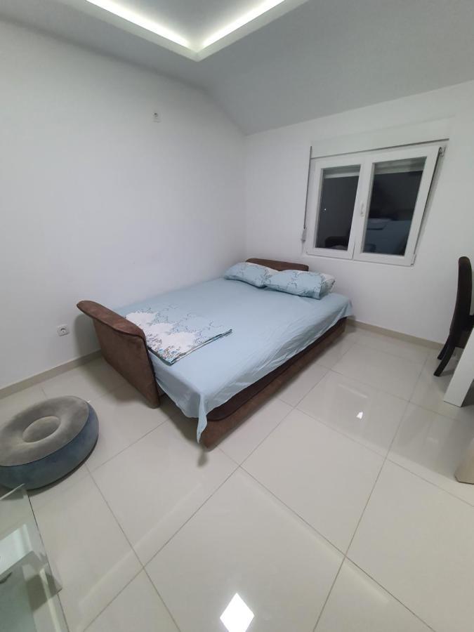Apartman Tolosi 2 بودغوريتْسا المظهر الخارجي الصورة